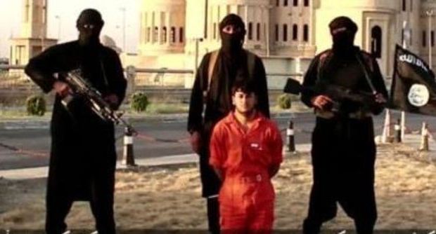 Combattenti Isis con ostaggio