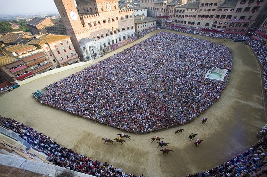 Palio-di-Siena-dallalto.jpg