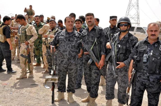 Un gruppo di peshmerga