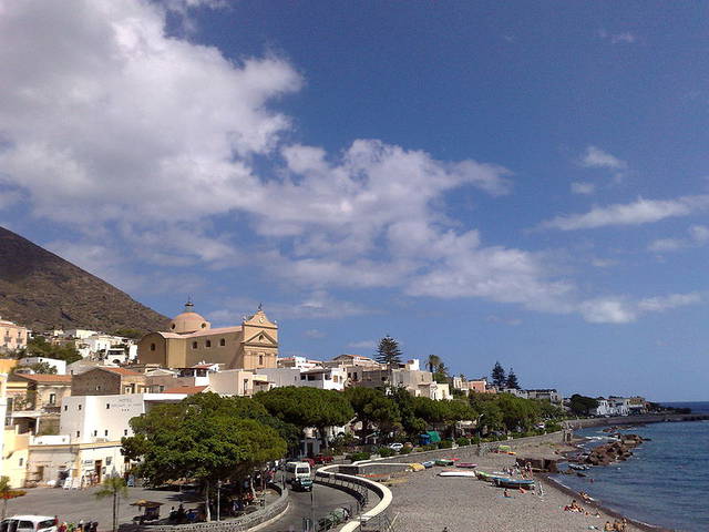 Un panorama di Santa Maria Salina 