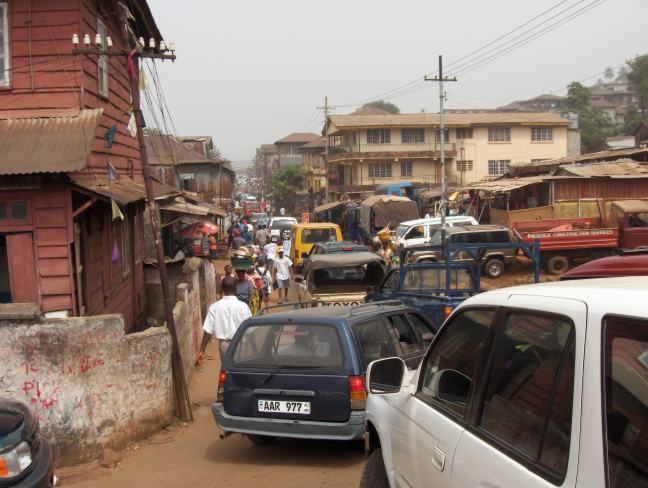 Una strada di Freetown (Sierra Leone)