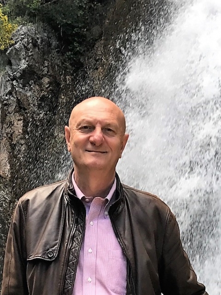 In foto Melilla presso la cascata Vitello d’Oro - Farindola. Parco Nazionale del Gran Sasso