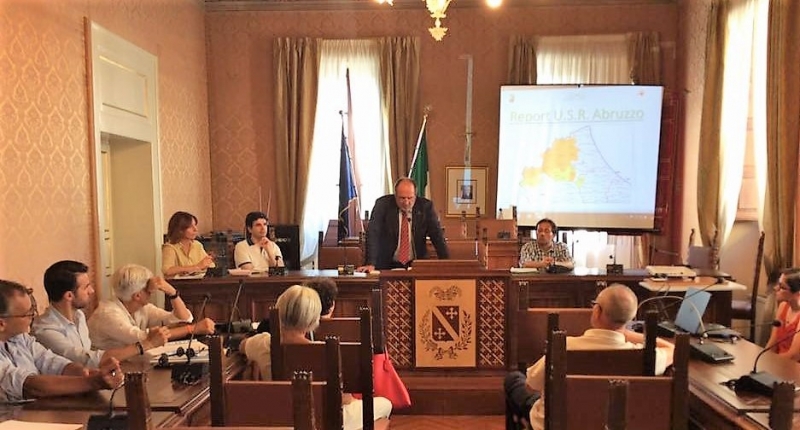 Al centro il Sottosegretario d'Abruzzo Mario Mazzocca