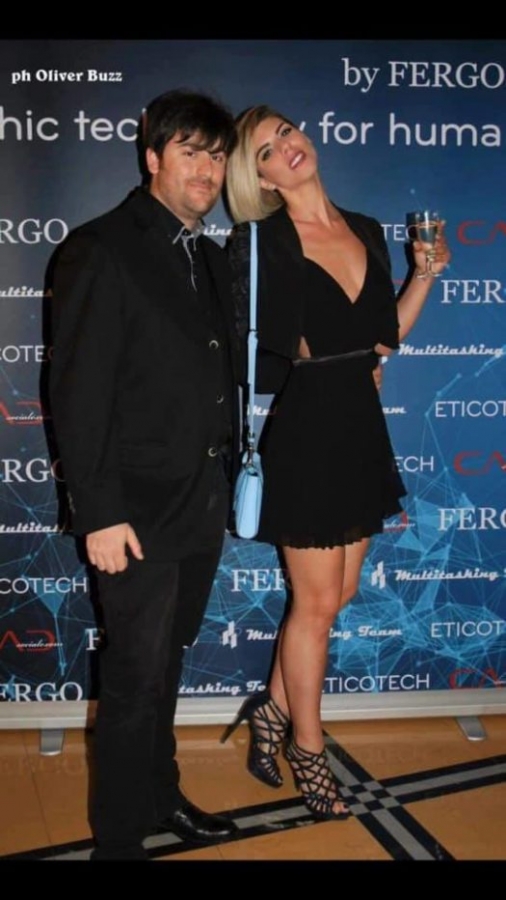 Giulio Strocchi con la modella Sparkling Giorgina