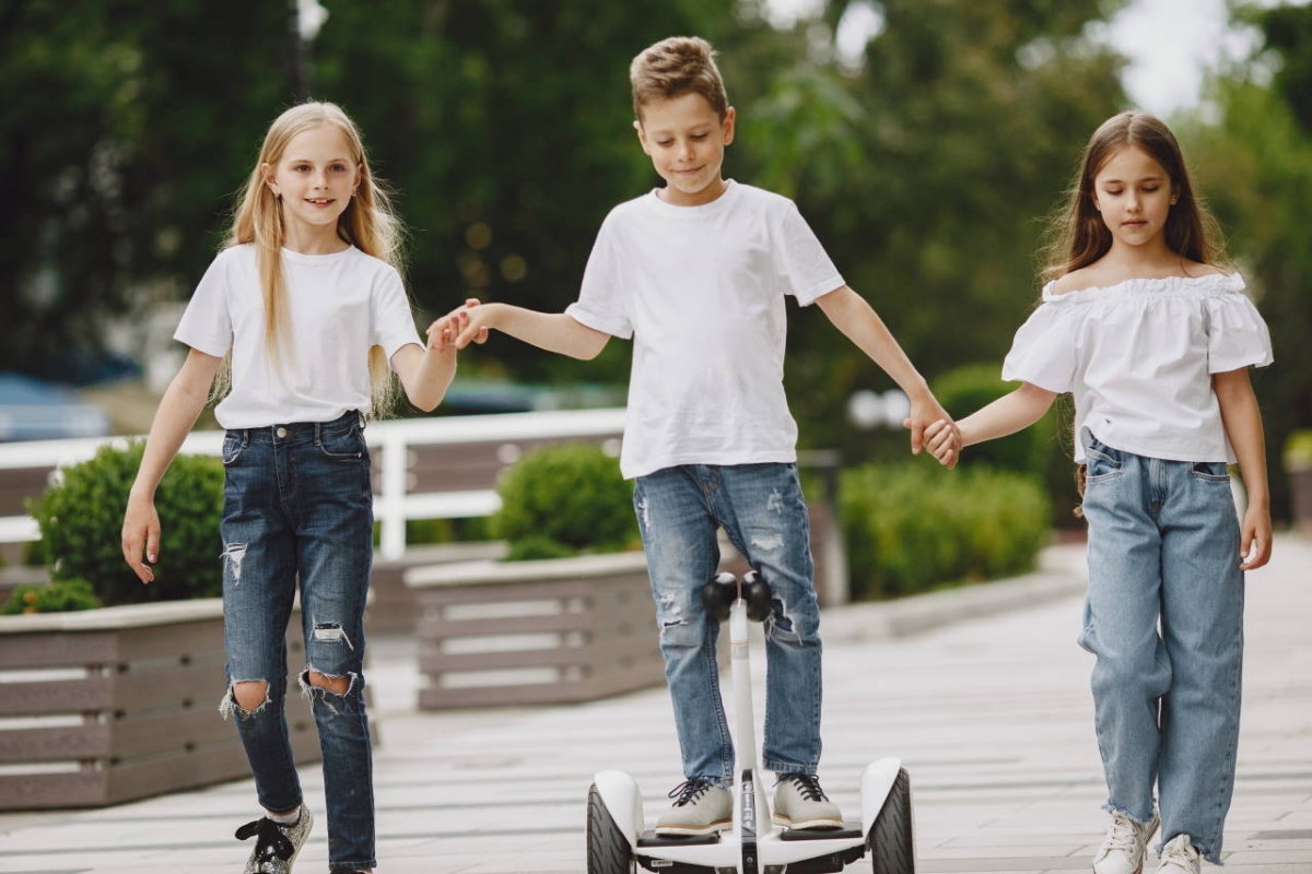 children-learn-to-ride-hoverboard-in-a-park-on-sun-YGMDKLC.jpg