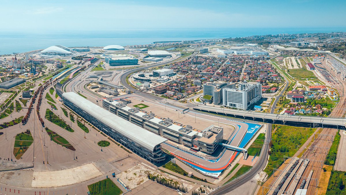 La vista dall'alto della frenata della curva 2, la più impegnativa del tracciato (foto: Sochi Autodrom Twitter)