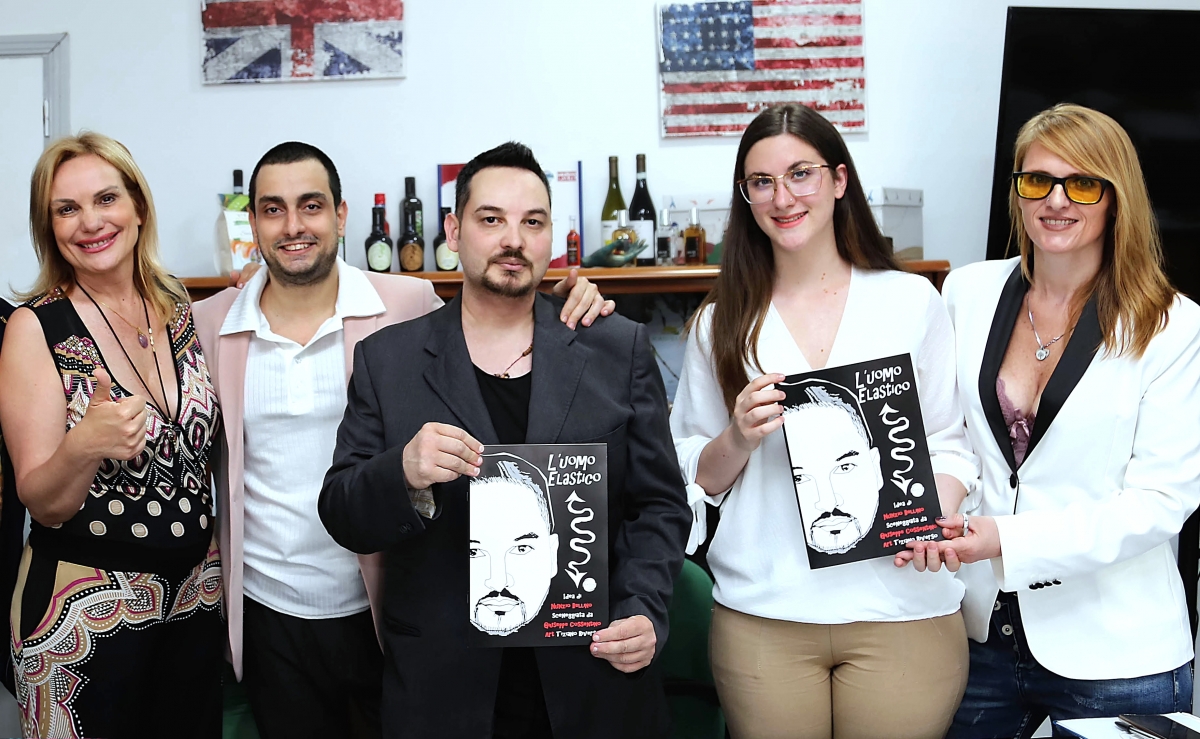 L'Uomo Elastico: Napoli commossa alla presentazione del libro a fumetti di  Nunzio Bellino e Giuseppe Cossentino sulla Sindrome di Ehlers- Danlos