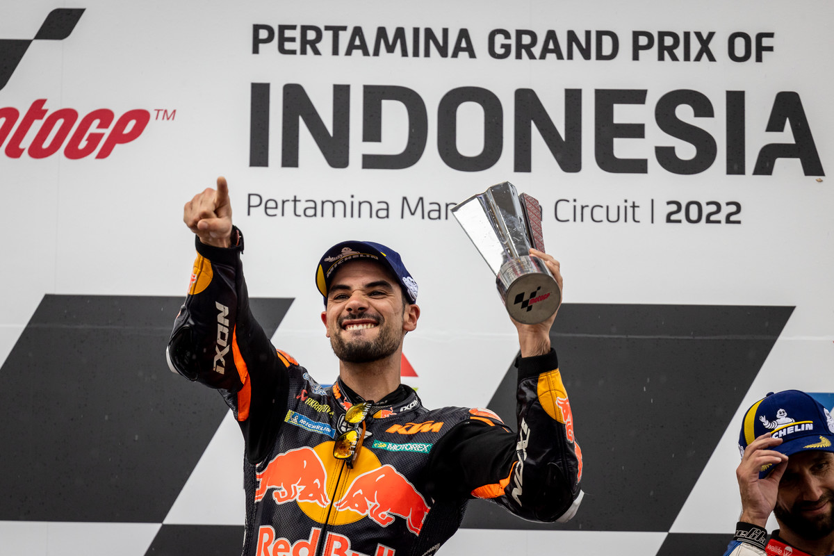 Oliveira trionfa al Mandalika in Indonesia (foto: KTM Factory Racing Twitter)