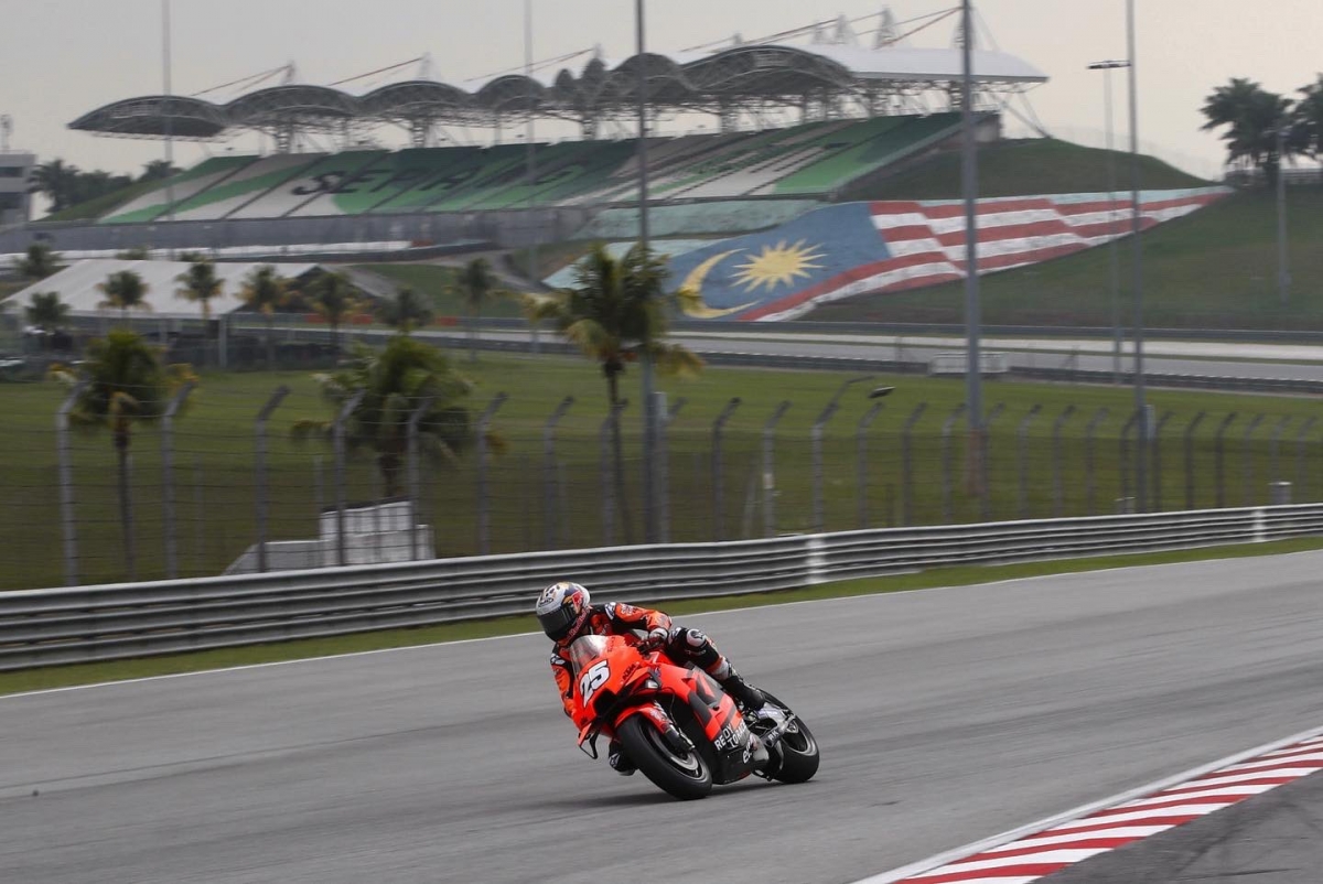 Raul Fernandez in azione al Sepang International Circuit (foto: KTM Tech3 Twitter)