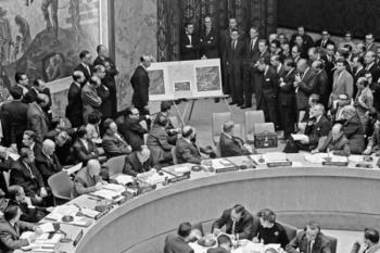 Adlai-Stevenson-onu-missili-cuba.jpg