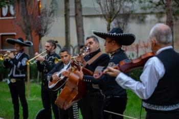 Foto-2-Mariachi-La-Plaza.jpg
