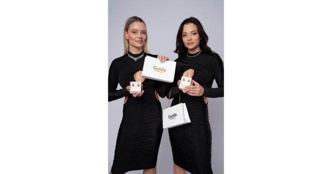 Immagine che contiene persona, vestiti, Viso umano, sorriso
Descrizione generata automaticamente