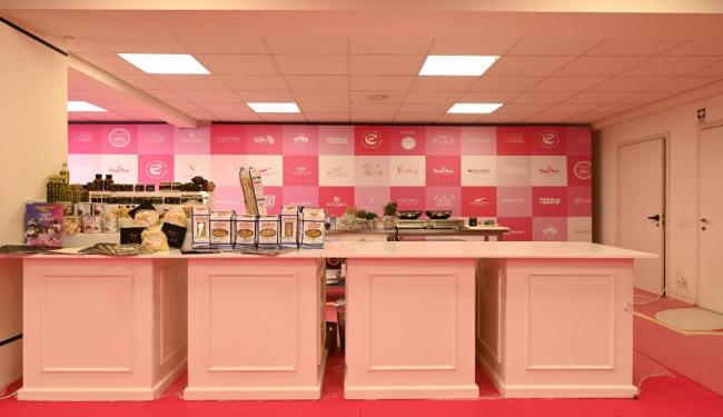 Immagine che contiene interno, muro, Bancone, Mobilio
Descrizione generata automaticamente