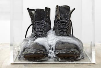 Untitled,-Freezing-Boots,-2006_-Lawrence-Carroll_Collezione-privata.jpg