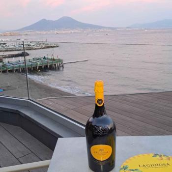 La-Gioiosa-e-il-Vesuvio.jpg